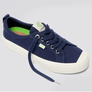 Cariuma Marine Blue Low Canvas Sneakers - Women's sz 9